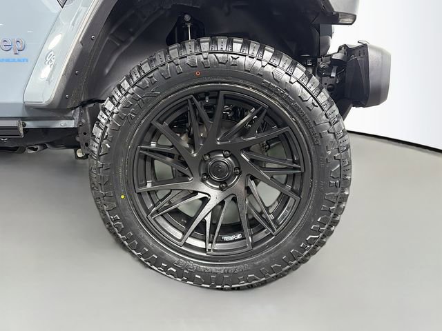 Used 2025 Jeep Wrangler Unlimited Sahara w/ Safety Group image 31