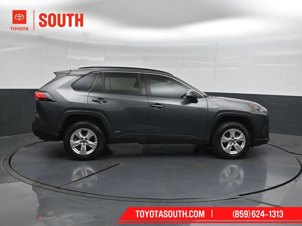 Used 2021 Toyota RAV4 LE AWD/4WD image 3