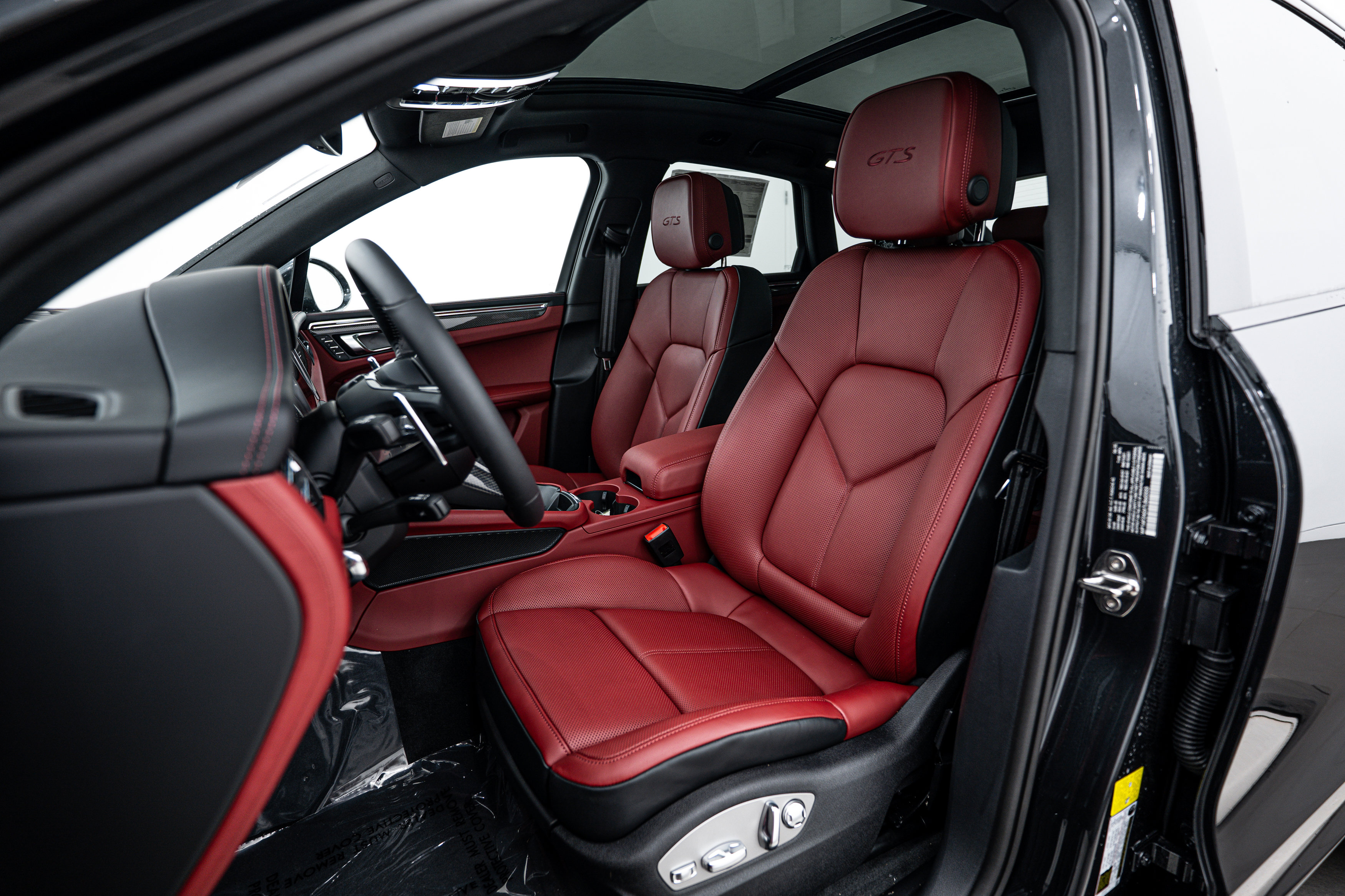 New 2026 Porsche Macan GTS image 5