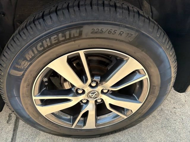 Used 2018 Toyota RAV4 XLE AWD/4WD image 38