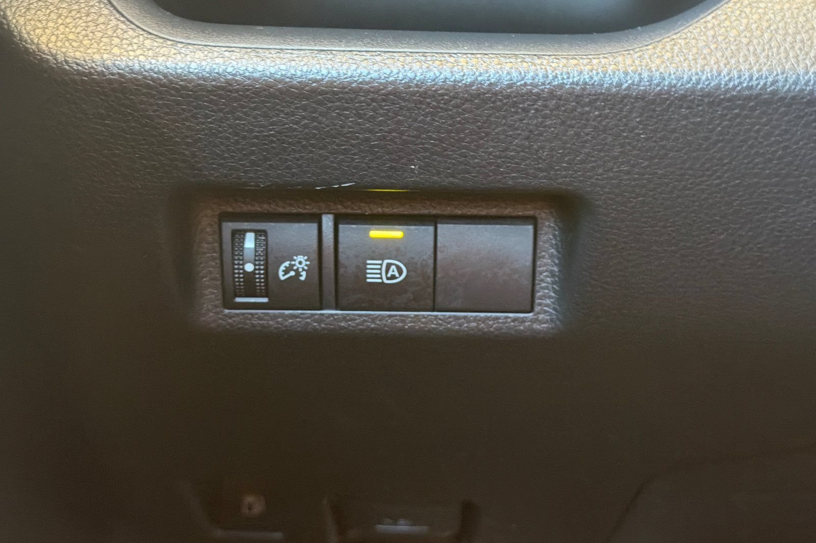 Used 2025 Toyota RAV4 XLE AWD/4WD image 31