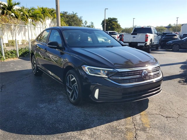 Used 2024 Volkswagen Jetta SEL image 2