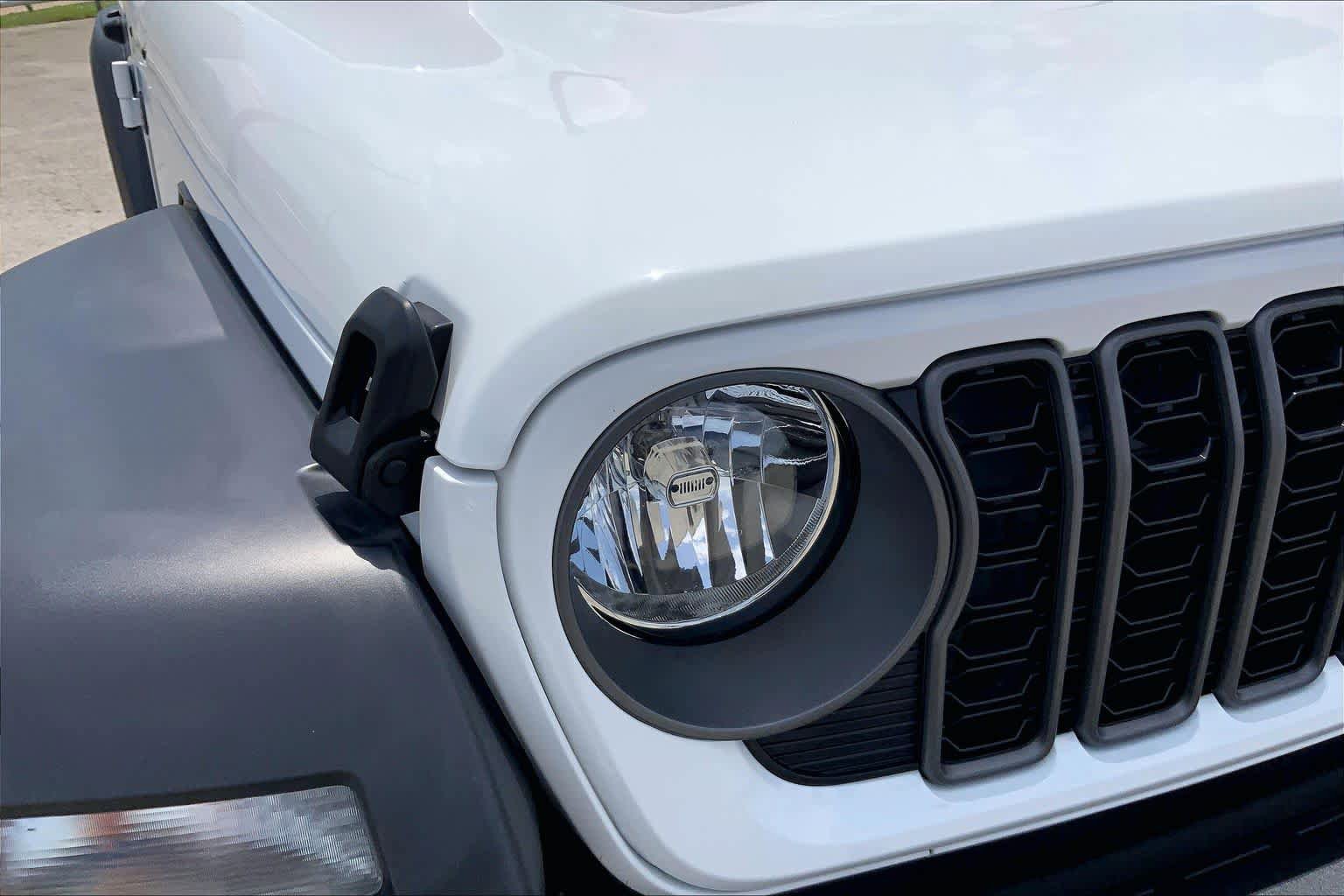 Used 2024 Jeep Wrangler Sport AWD/4WD image 27