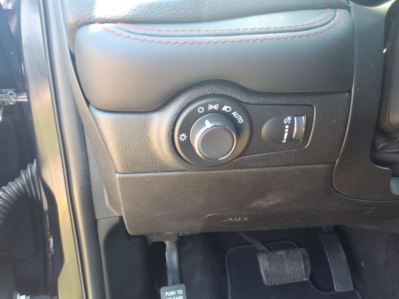 Used 2025 Dodge Durango GT w/ Blacktop Package RWD image 18