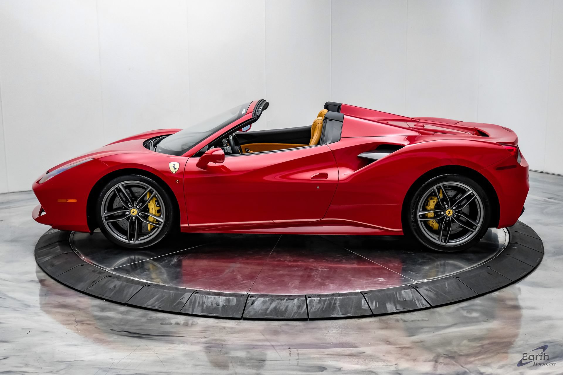 Used 2018 Ferrari 488 Spider RWD image 9
