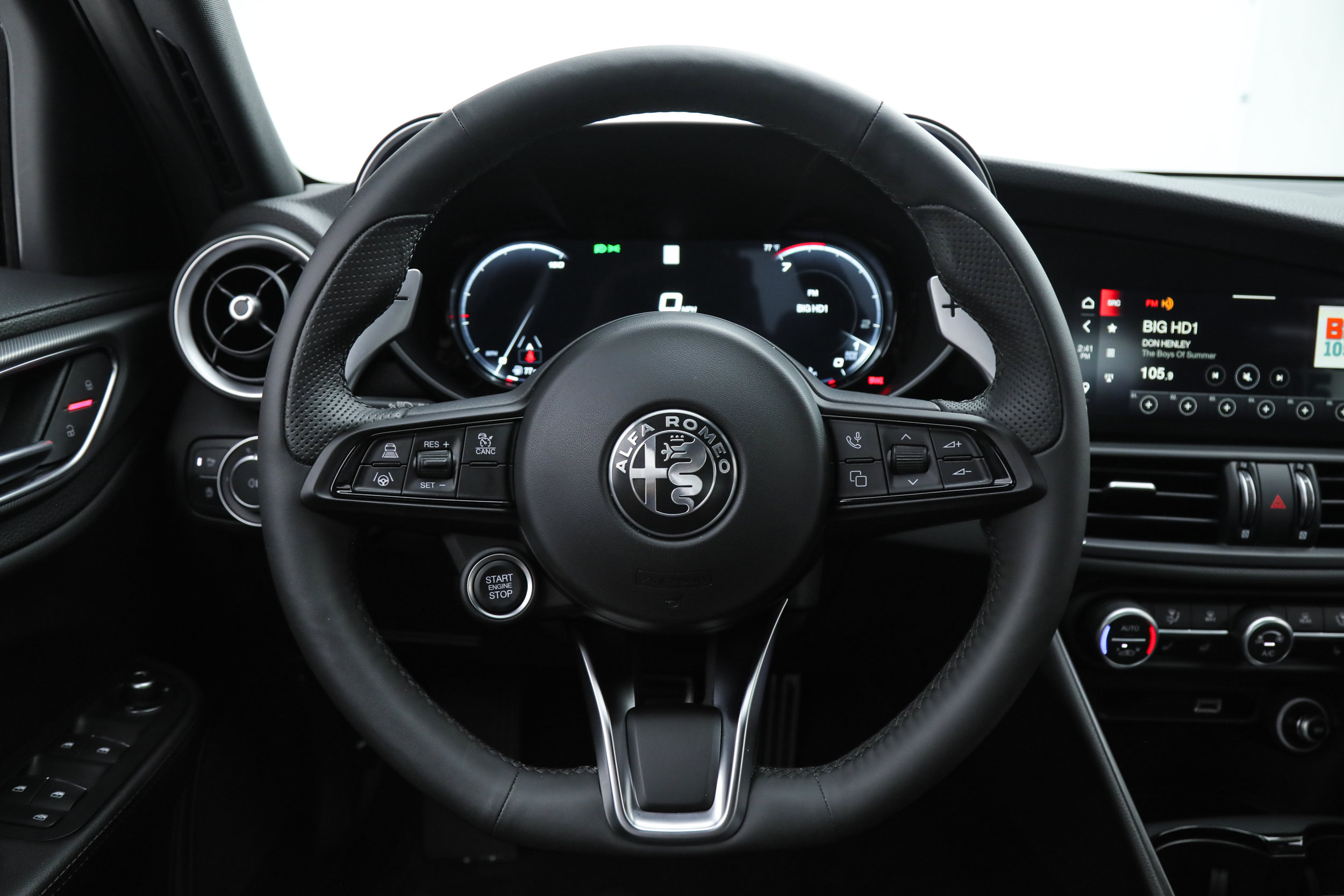 New 2025 Alfa Romeo Giulia w/ Driving Assist Package RWD image 17