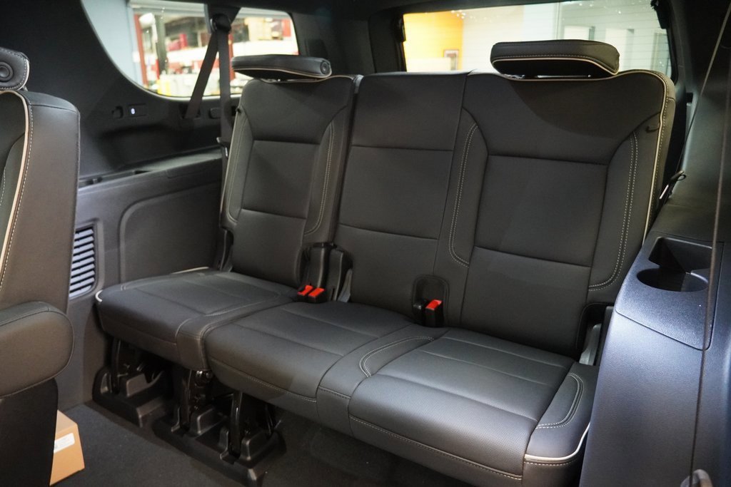 New 2025 Chevrolet Suburban Premier image 24