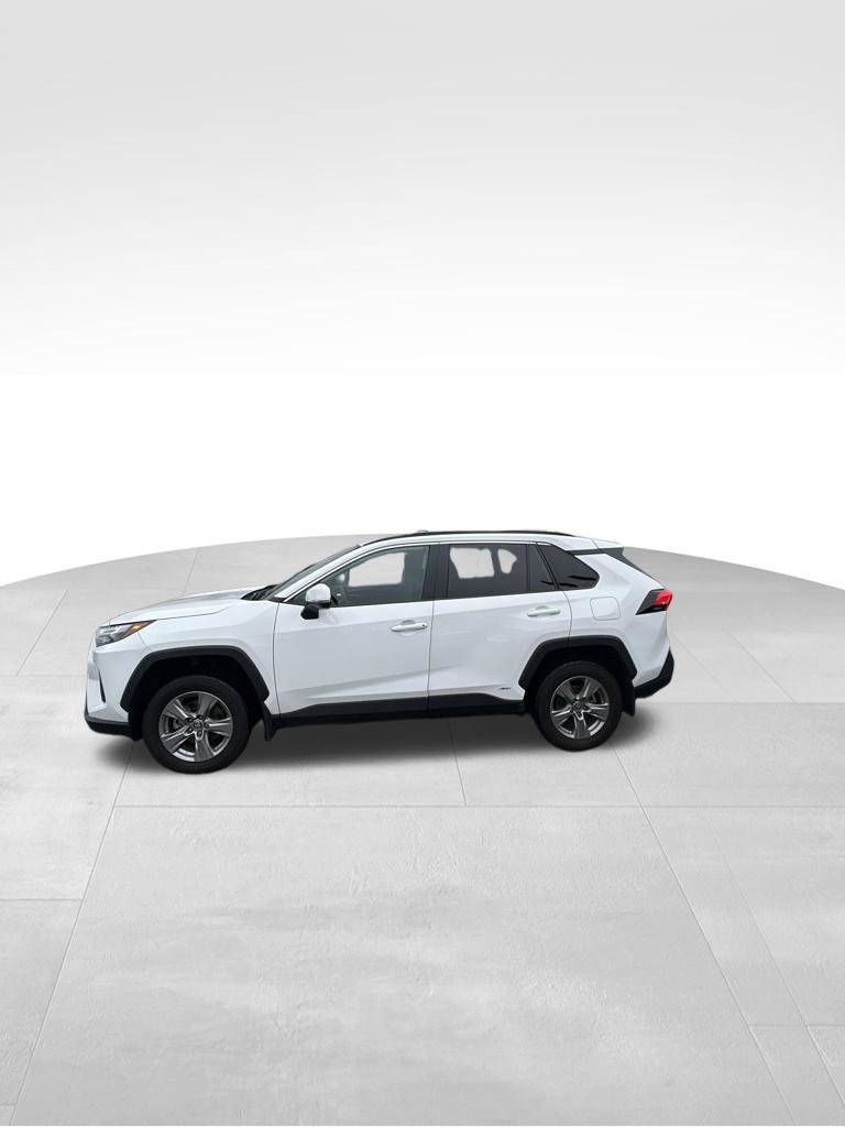 Used 2024 Toyota RAV4 XLE AWD/4WD image 2
