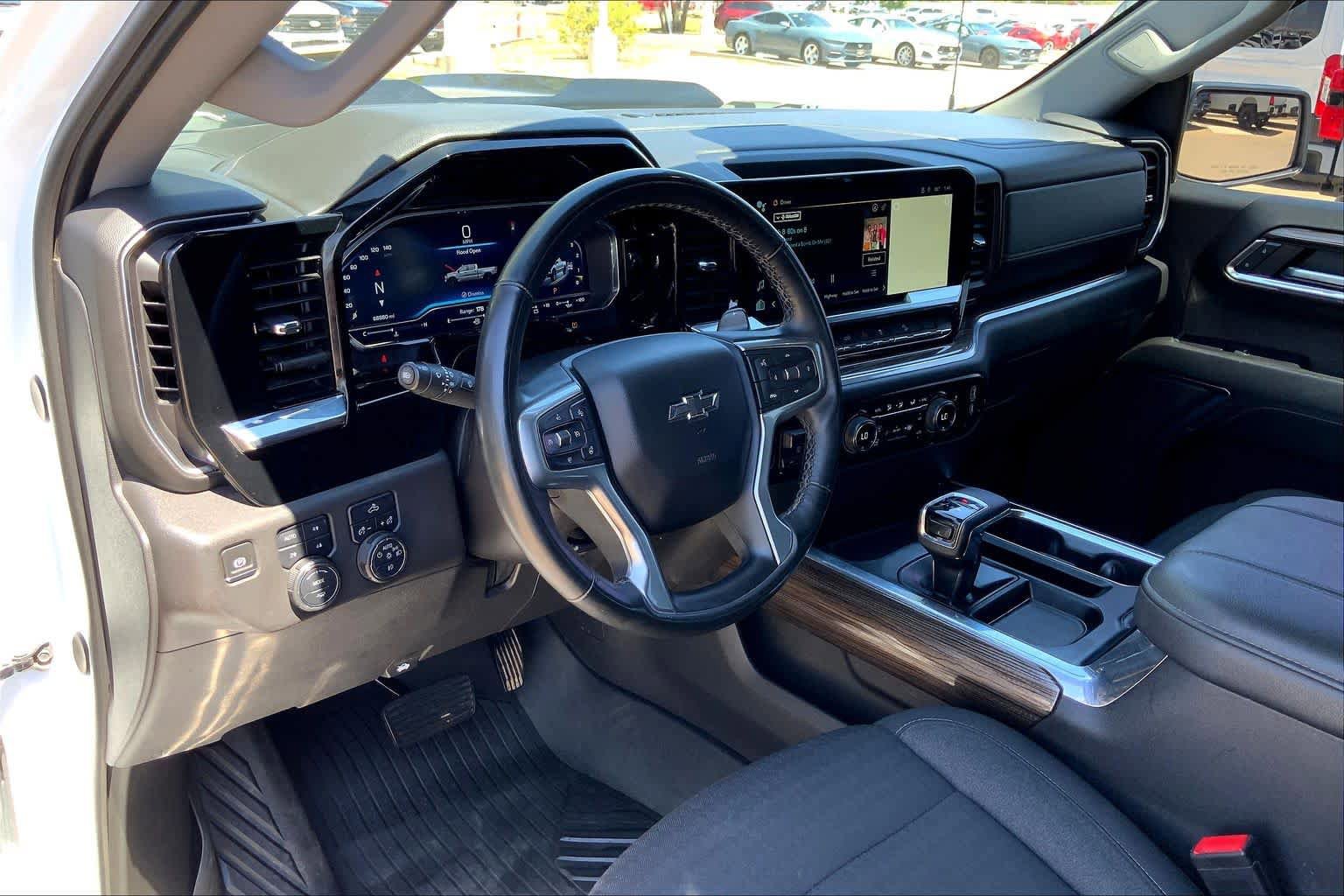 Used 2024 Chevrolet Silverado 1500 LT Trail Boss w/ Protection Package AWD/4WD image 18