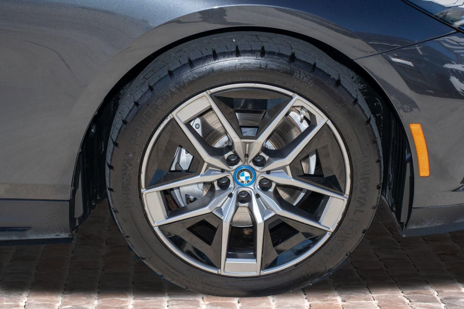 Used 2025 BMW i5 eDrive40i RWD image 39
