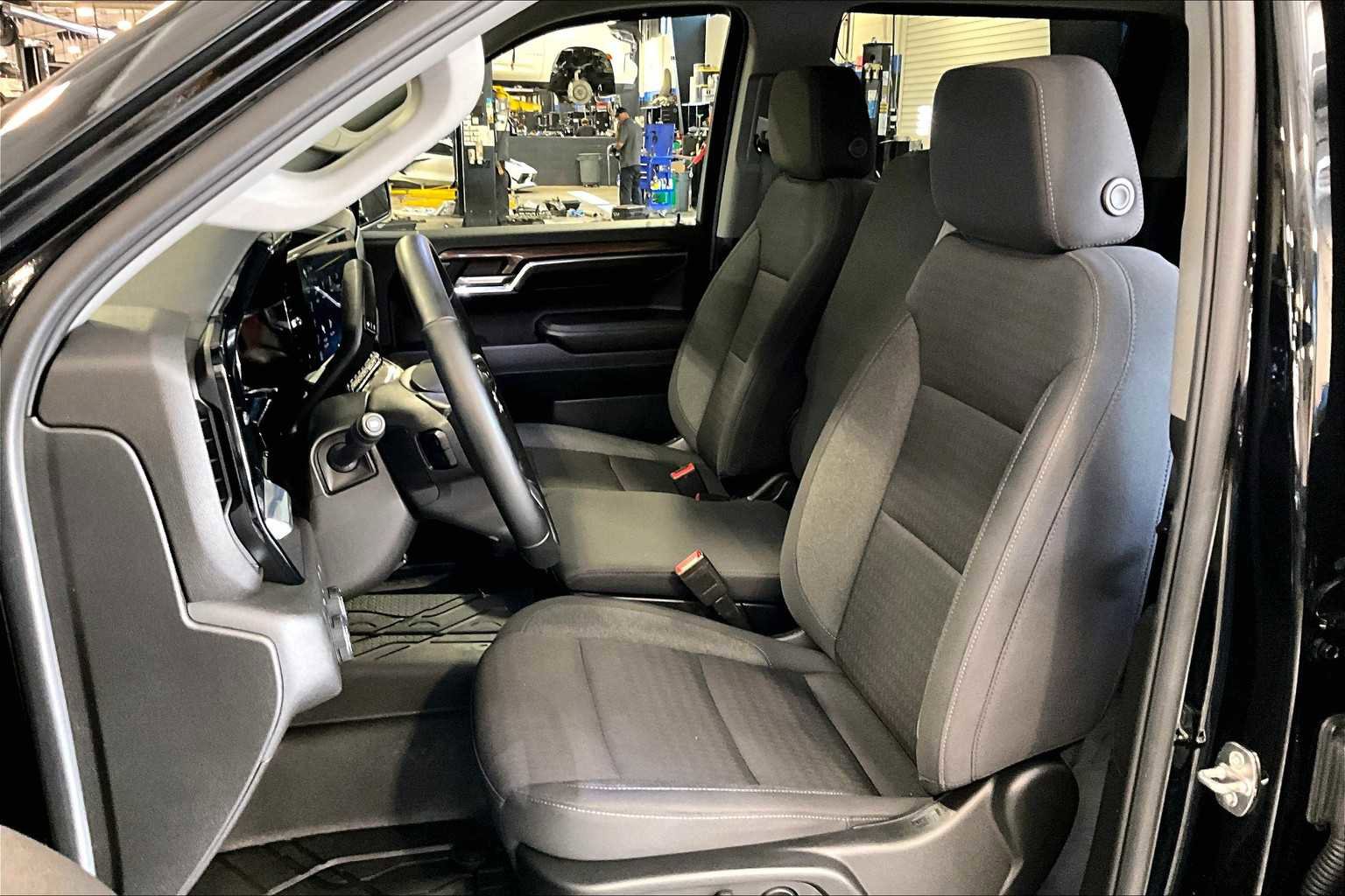 Used 2024 Chevrolet Silverado 1500 RST w/ Z71 Off-Road Package image 10