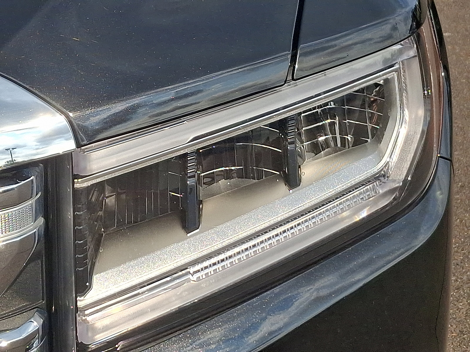 Used 2023 GMC Acadia SLE image 9