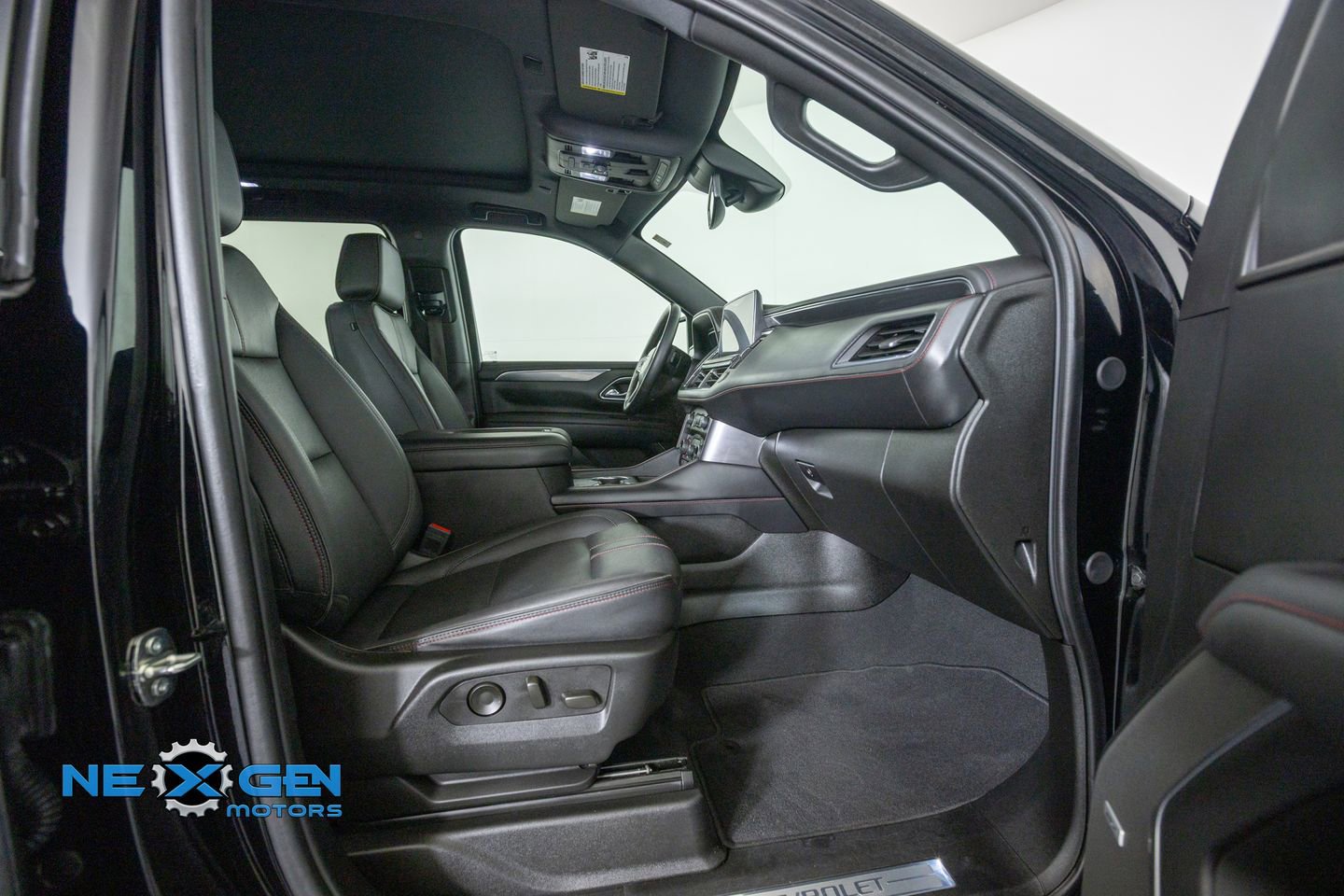 Used 2024 Chevrolet Suburban RST w/ Luxury Package AWD/4WD image 42