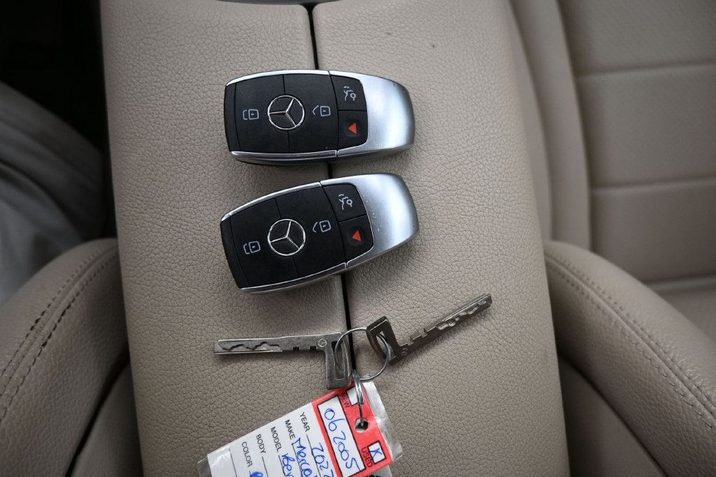 Used 2022 Mercedes-Benz GLC 300 w/ Premium Package Lite image 2