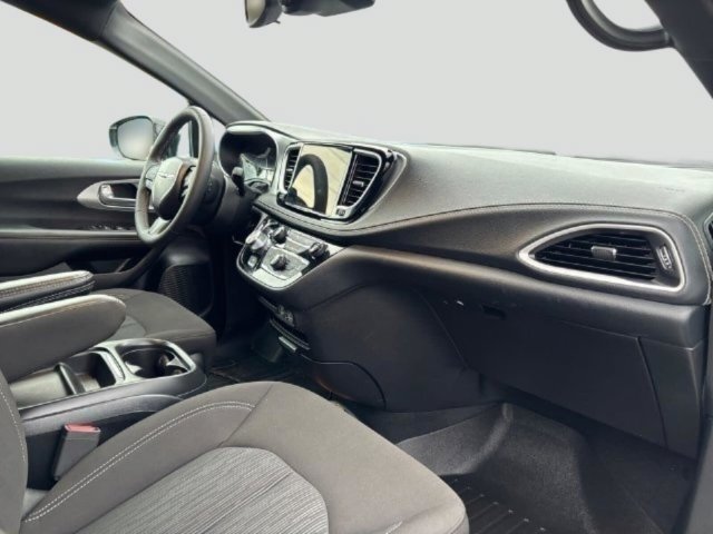 Used 2024 Chrysler Pacifica Touring FWD image 33