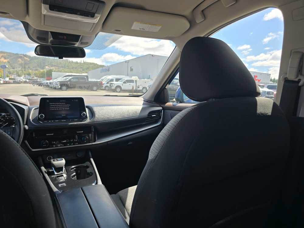 Used 2022 Nissan Rogue SV FWD image 14