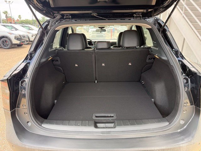 New 2026 Nissan Kicks SR w/ Cold Weather Package FWD image 22
