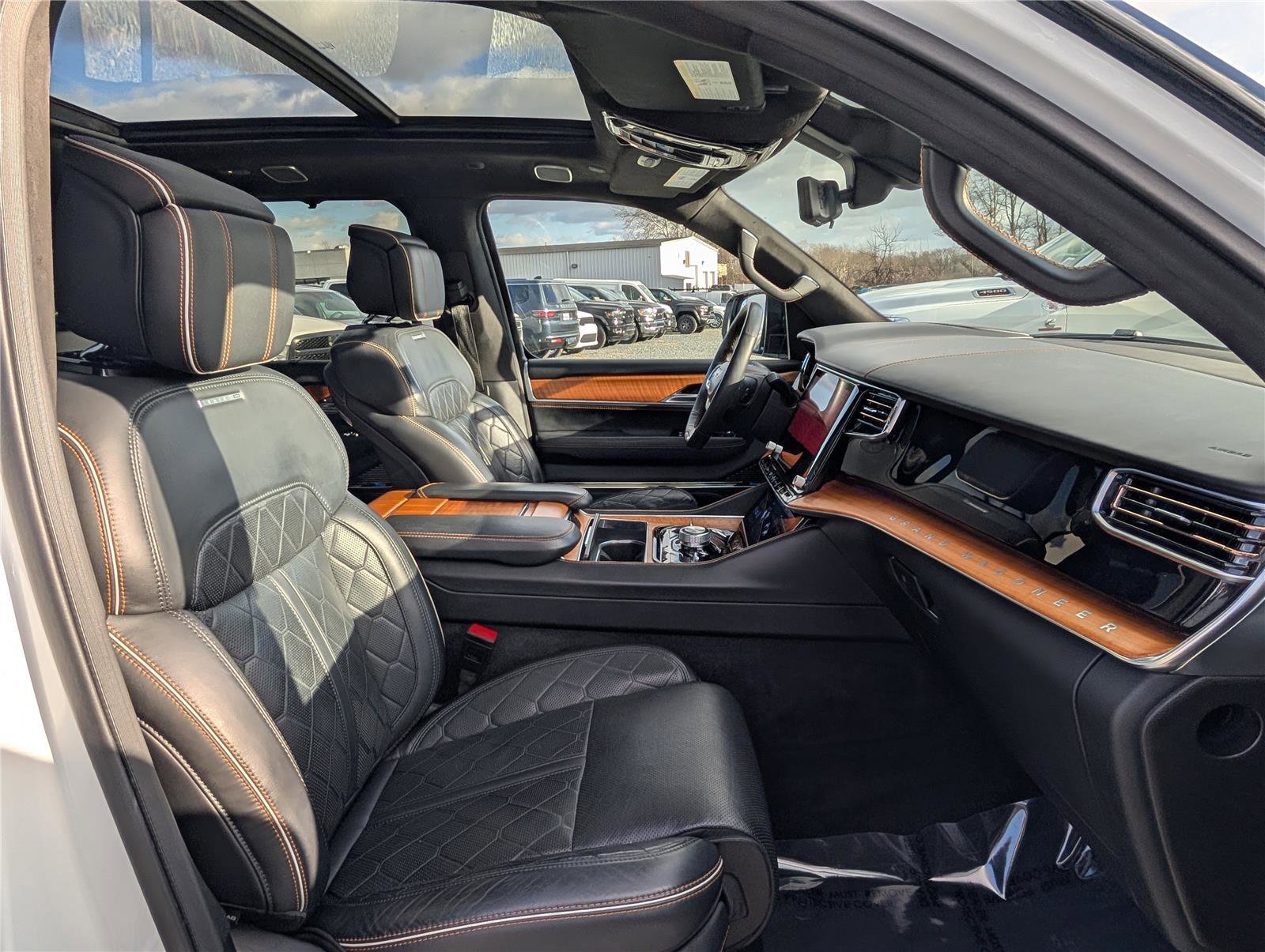 Used 2024 Jeep Grand Wagoneer L Series III image 10