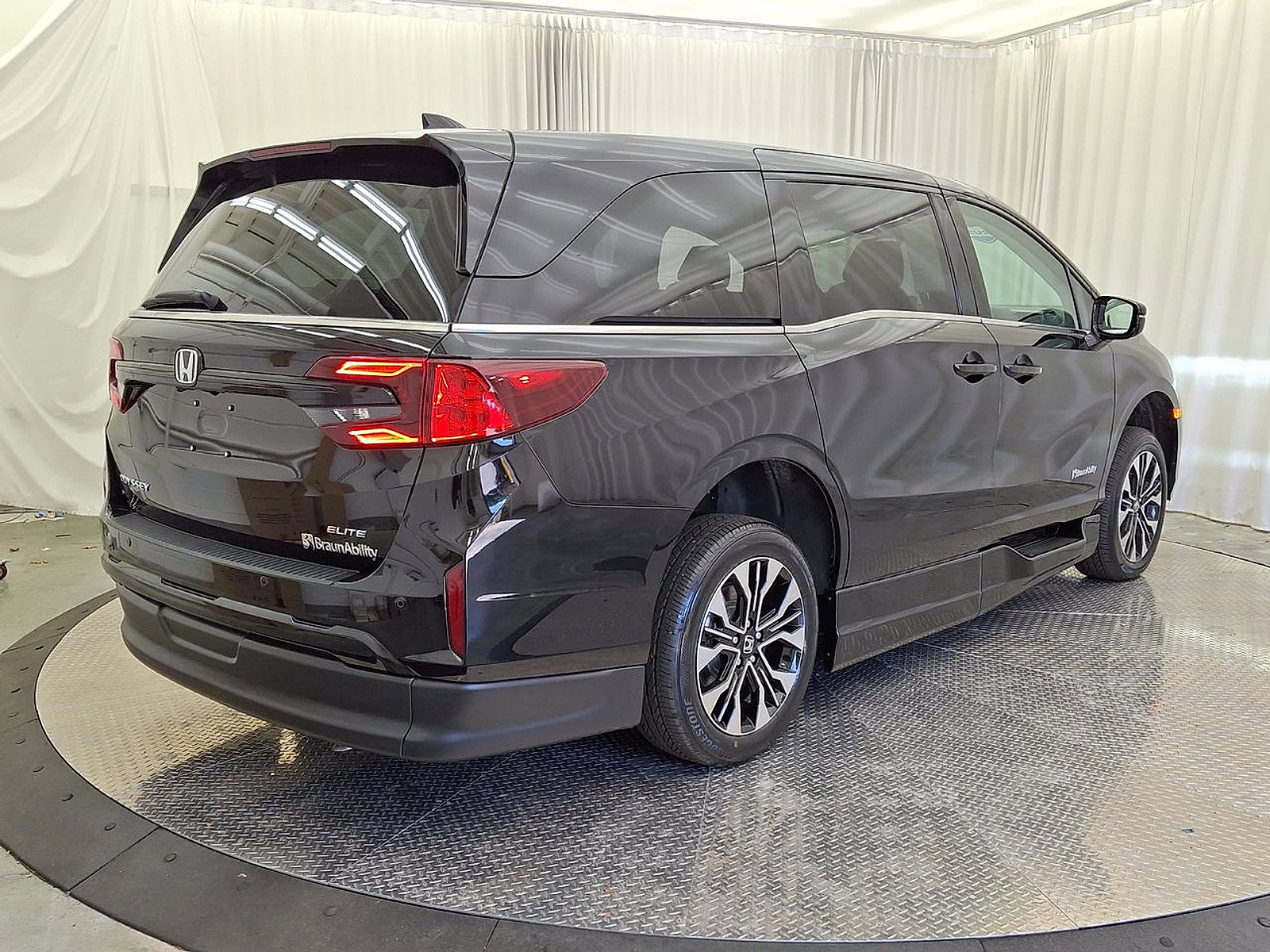 Used 2025 Honda Odyssey Elite image 25