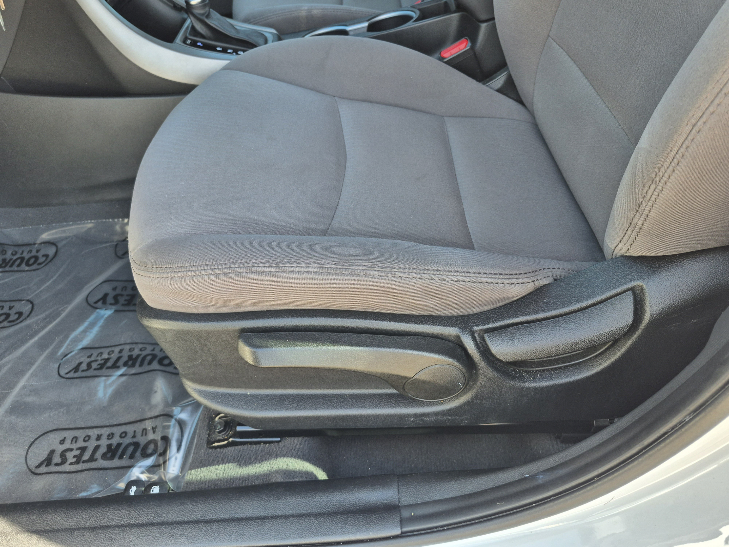 Used 2016 Hyundai Elantra SE FWD image 32