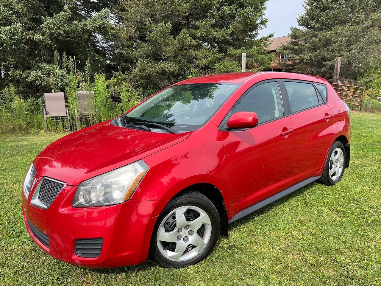 Used 2010 Pontiac Vibe w/ Preferred Package FWD image 1