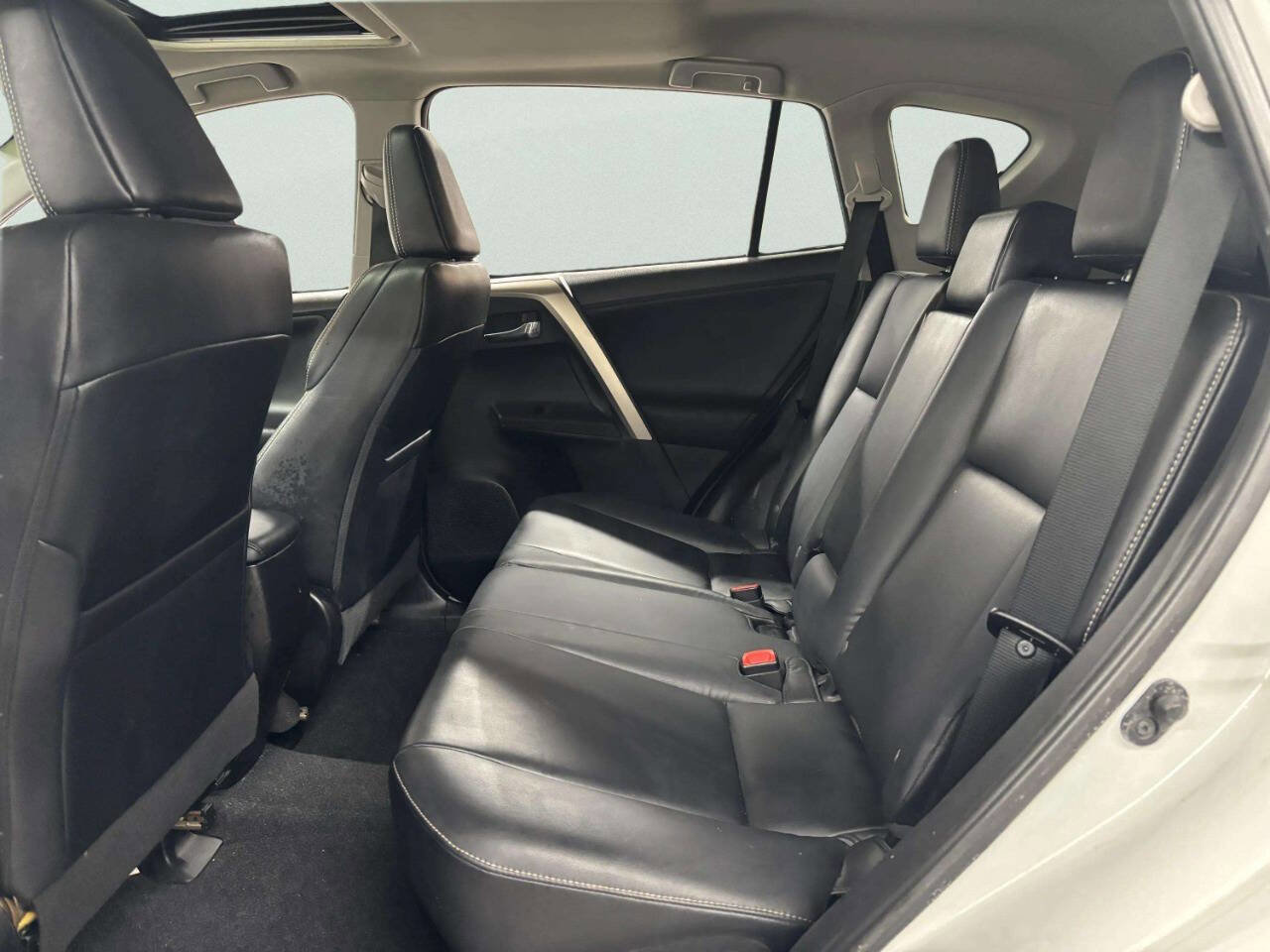 Used 2014 Toyota RAV4 Limited w/ Technology Package AWD/4WD image 16