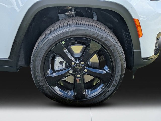 New 2025 Jeep Grand Cherokee L Laredo image 9