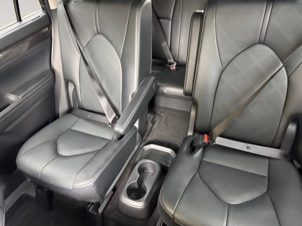 Used 2025 Toyota Highlander Platinum AWD/4WD image 13
