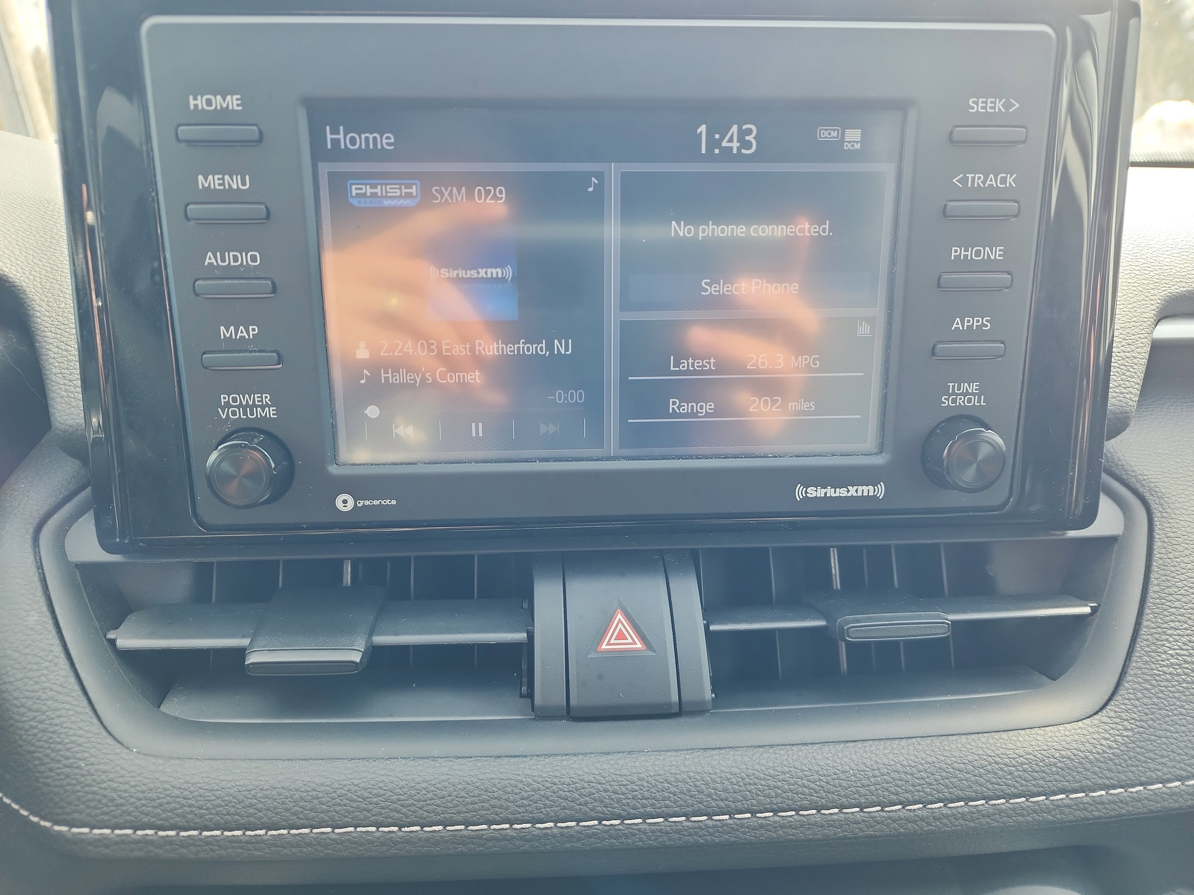 Used 2020 Toyota RAV4 XLE w/ Carpet Mat Package image 16