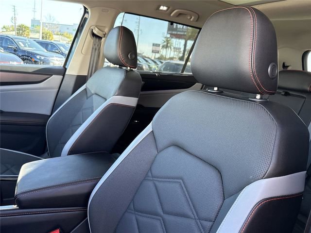 Used 2025 Volkswagen Atlas Peak Edition SE image 17