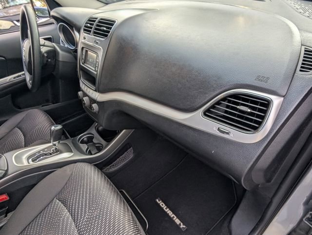 Used 2017 Dodge Journey SE w/ Flexible Seating Group image 17