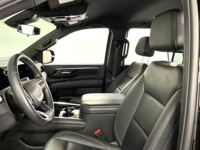 Used 2025 Chevrolet Suburban LT image 30