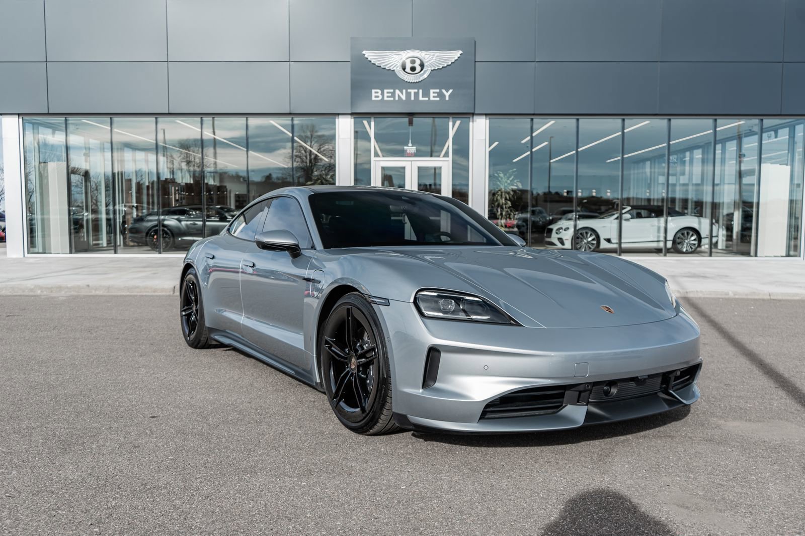 Used 2025 Porsche Taycan image 17