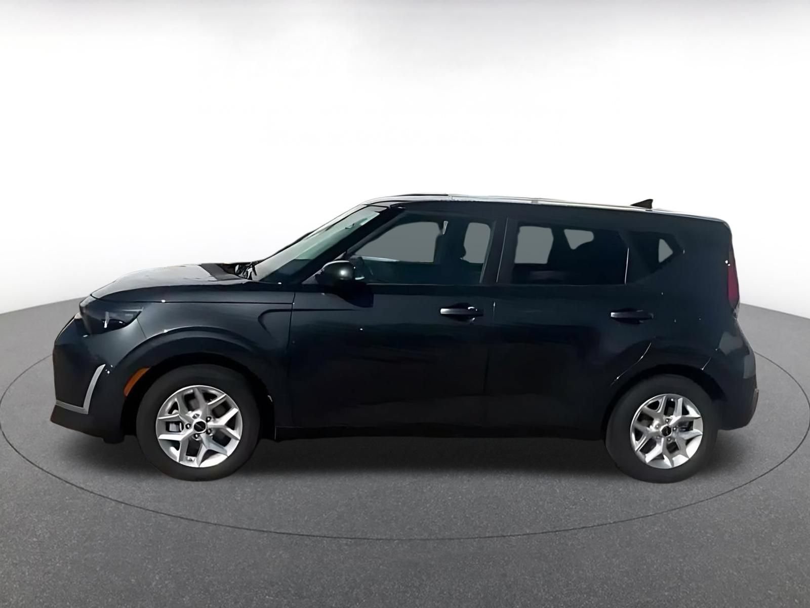 Used 2025 Kia Soul LX w/ LX Technology Package FWD image 5