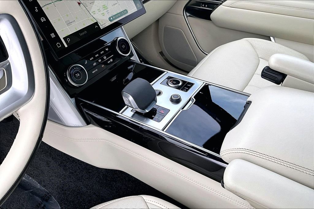 Certified 2023 Land Rover Range Rover SE image 16