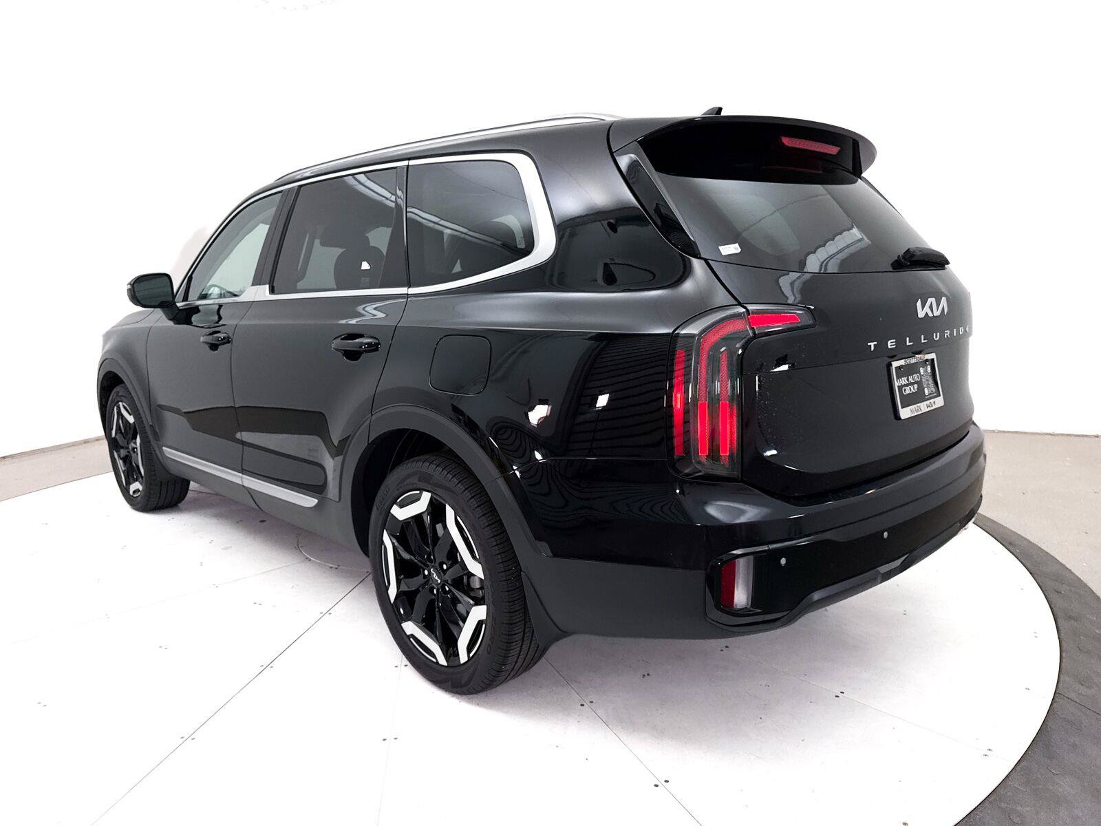 Used 2024 Kia Telluride EX FWD image 18