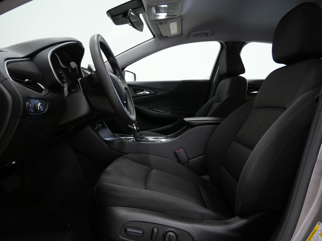Used 2025 Chevrolet Malibu LT FWD image 12