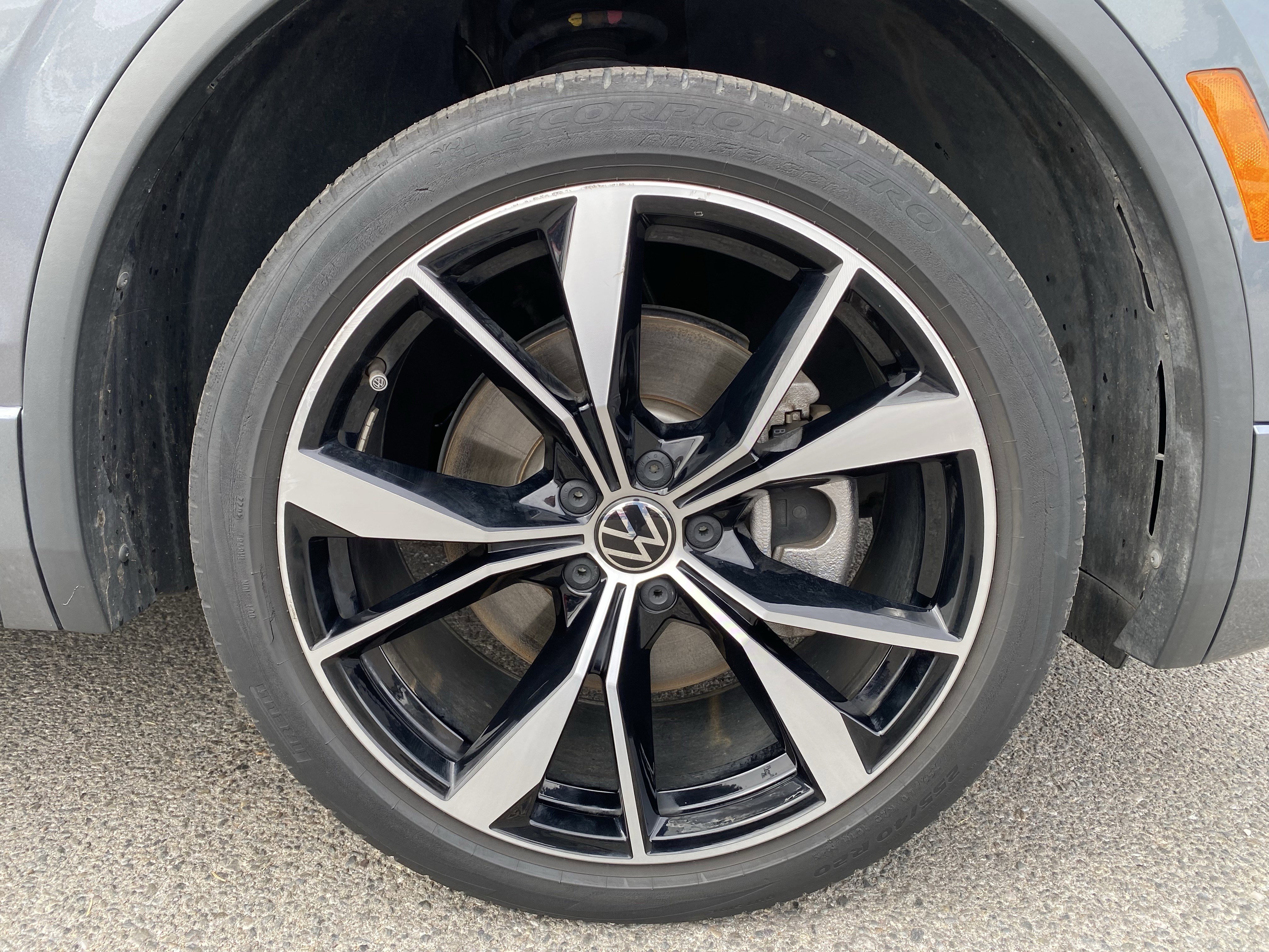 Used 2023 Volkswagen Tiguan SEL R-Line image 10