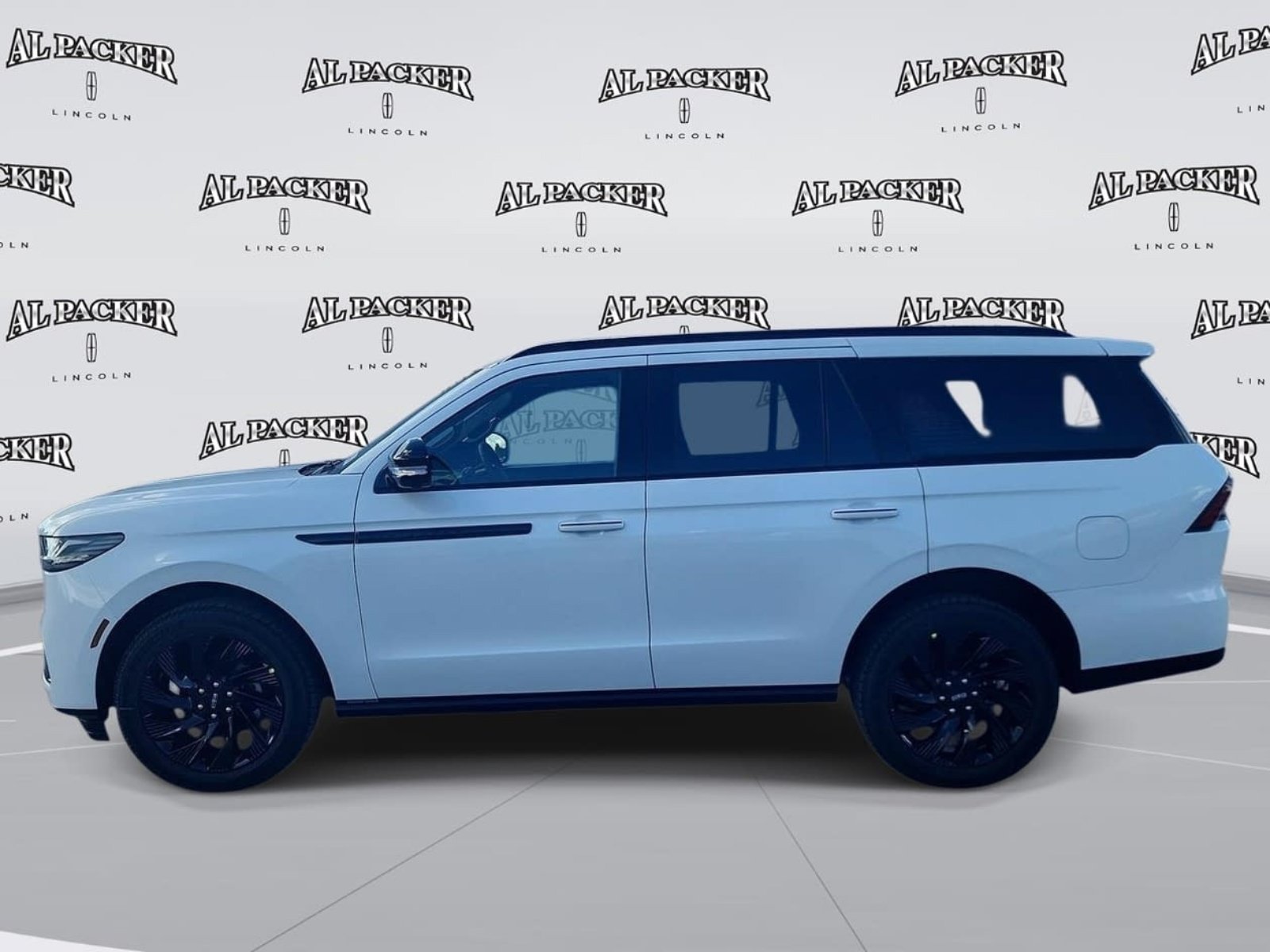 New 2027 Lincoln Navigator Reserve w/ Jet Appearance Package AWD/4WD image 2