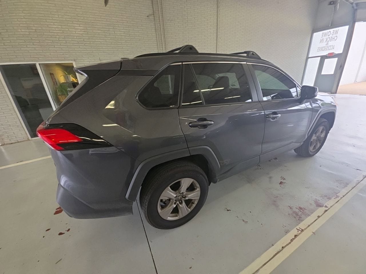 Used 2025 Toyota RAV4 XLE FWD image 4