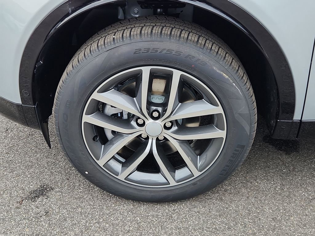 New 2026 Land Rover Discovery Sport Landmark image 9