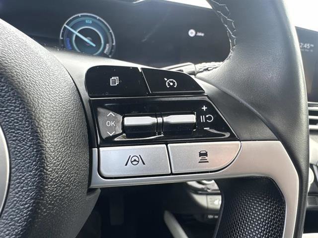 Used 2022 Hyundai Elantra Limited image 14