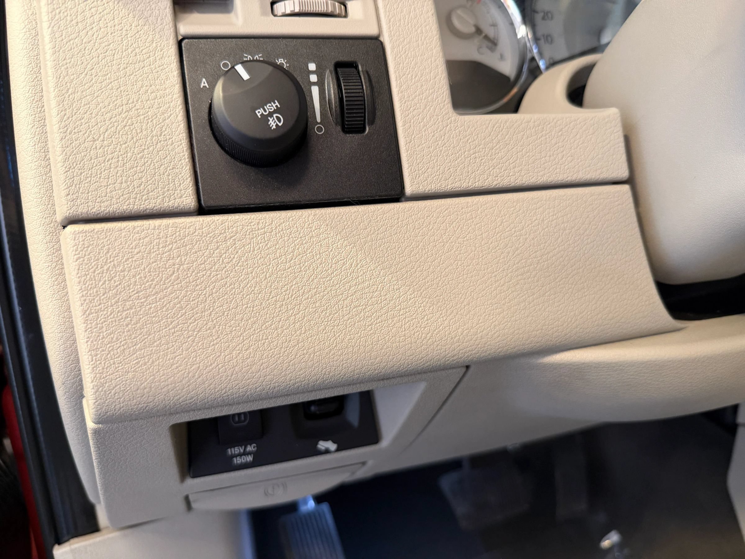 Used 2008 Chrysler Aspen Limited AWD/4WD image 11