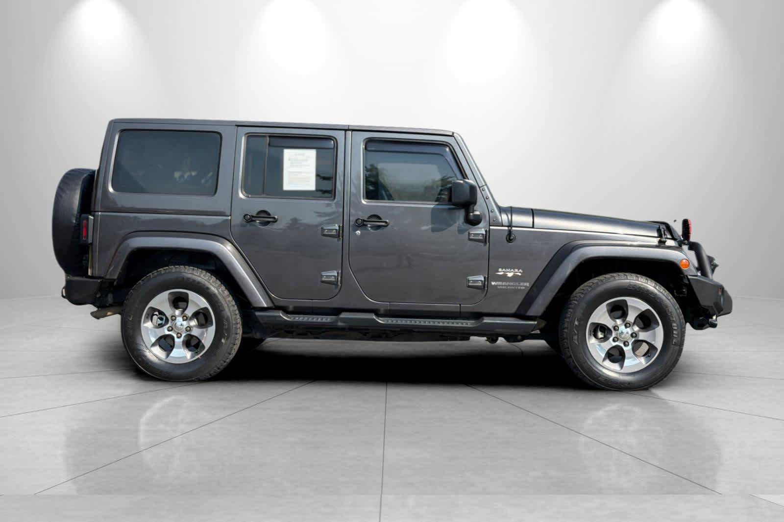 Used 2016 Jeep Wrangler Unlimited Sahara w/ Connectivity Group AWD/4WD image 8