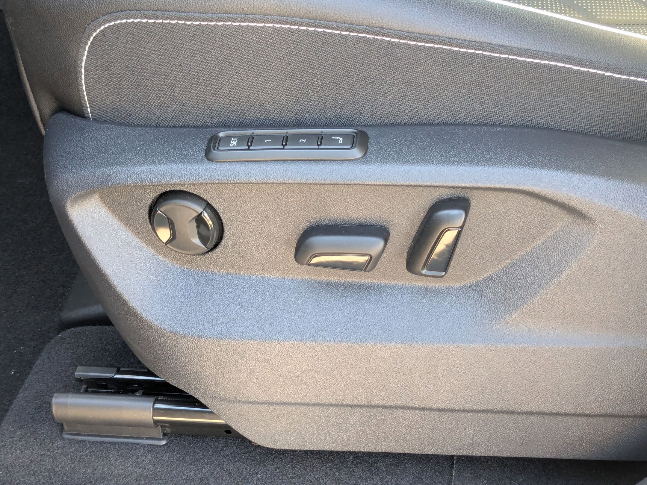 Used 2025 Volkswagen Atlas SEL Premium R-Line image 16