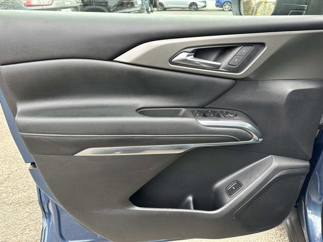 Used 2025 Chevrolet Traverse LT image 16