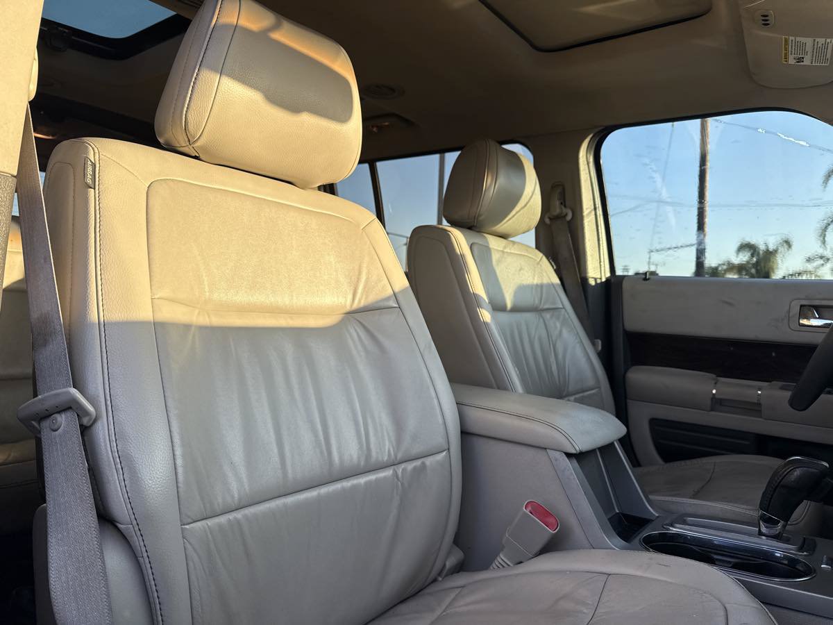 Used 2011 Ford Flex SEL w/ Rapid Spec Order Code FWD image 27