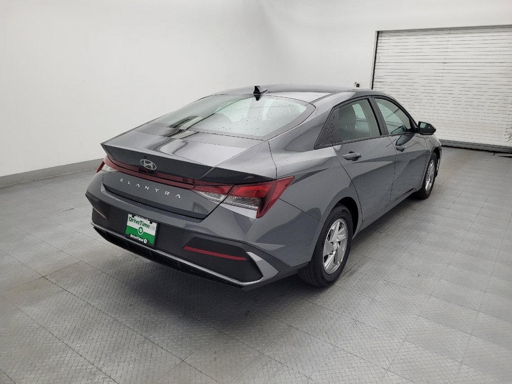 Used 2025 Hyundai Elantra SE FWD image 9