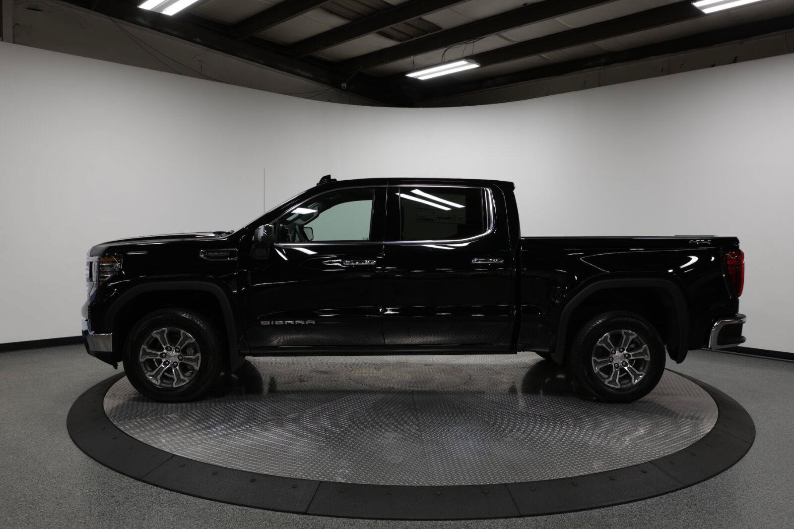 New 2026 GMC Sierra 1500 SLT AWD/4WD image 5