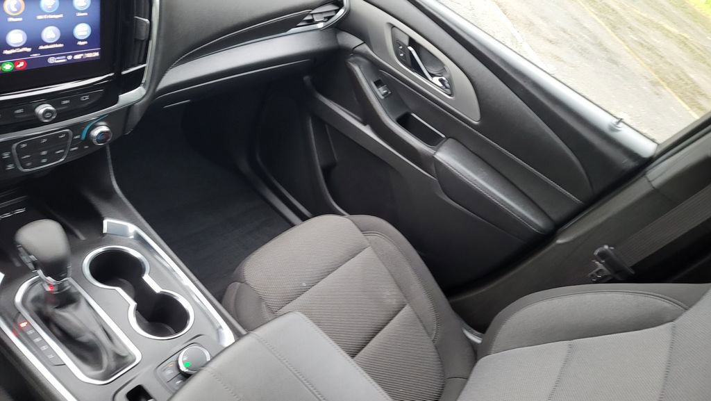 Used 2023 Chevrolet Traverse LT image 23